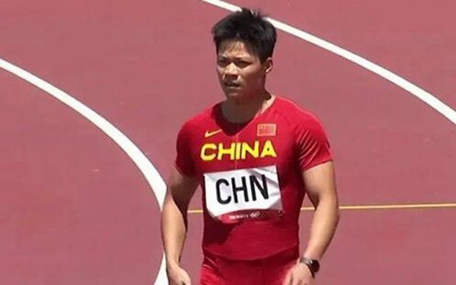 美女肚脐